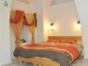 Room 10<br>1 Double Deluxe w/Bath